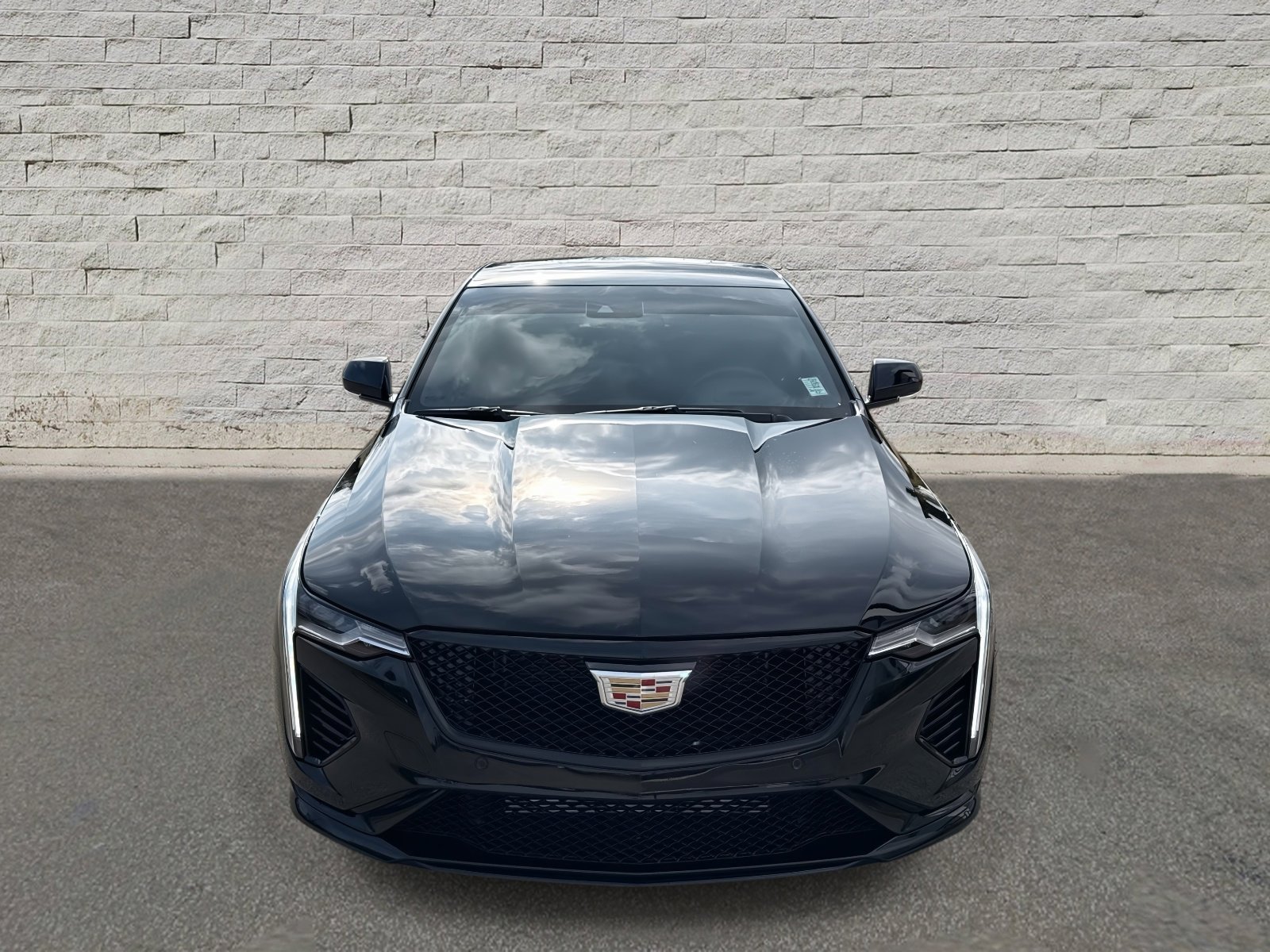 Used 2025 Cadillac CT4 V w/ LPO, ONYX Package image 2