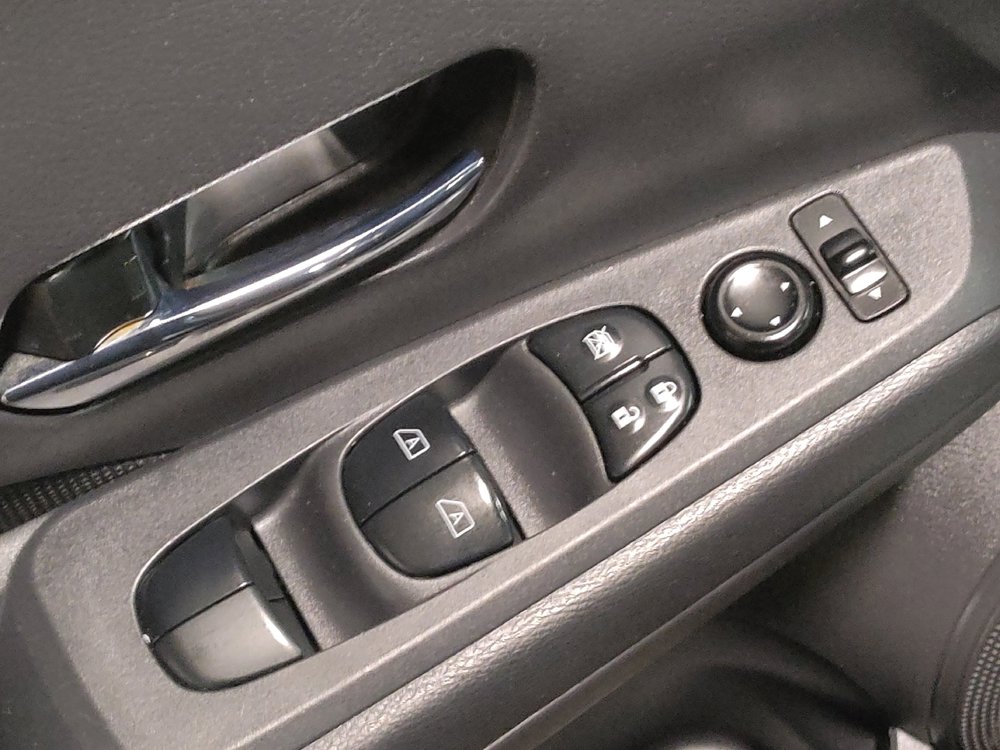 Used 2021 Nissan Kicks SV FWD image 27