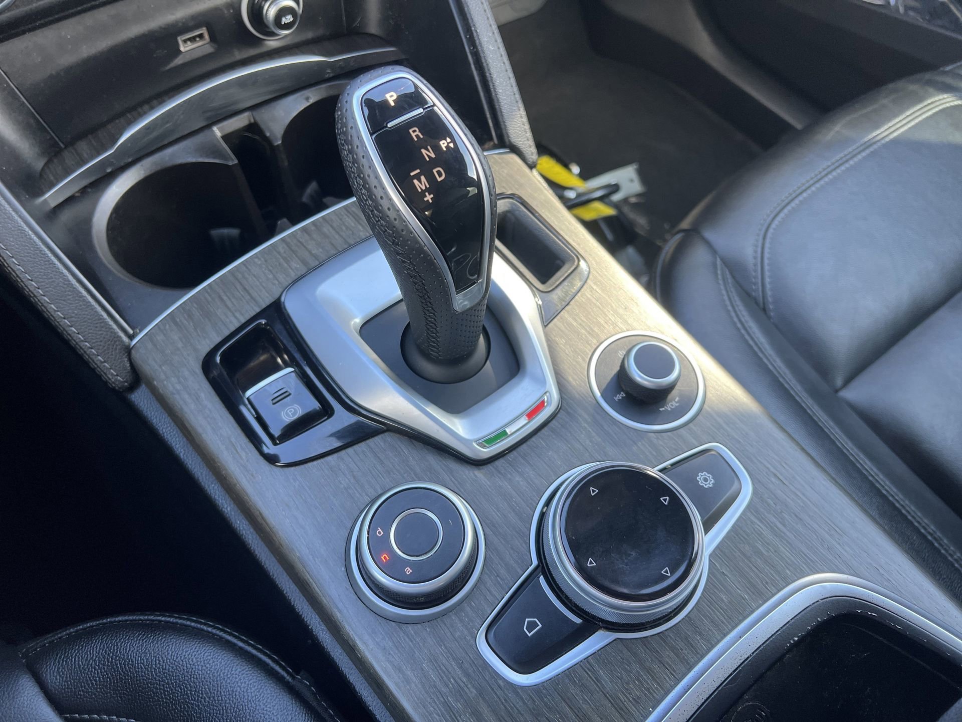 Used 2022 Alfa Romeo Stelvio Ti image 10