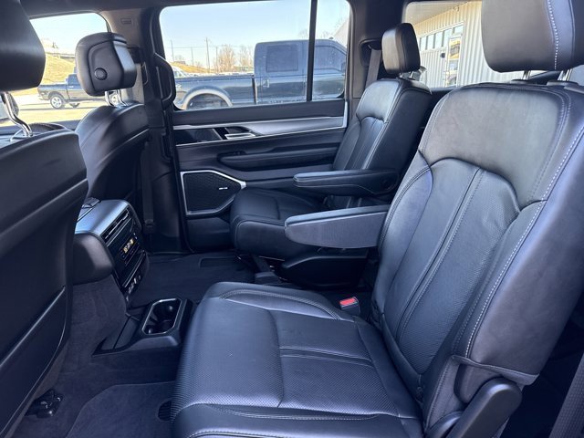 Used 2023 Jeep Wagoneer Series II image 6