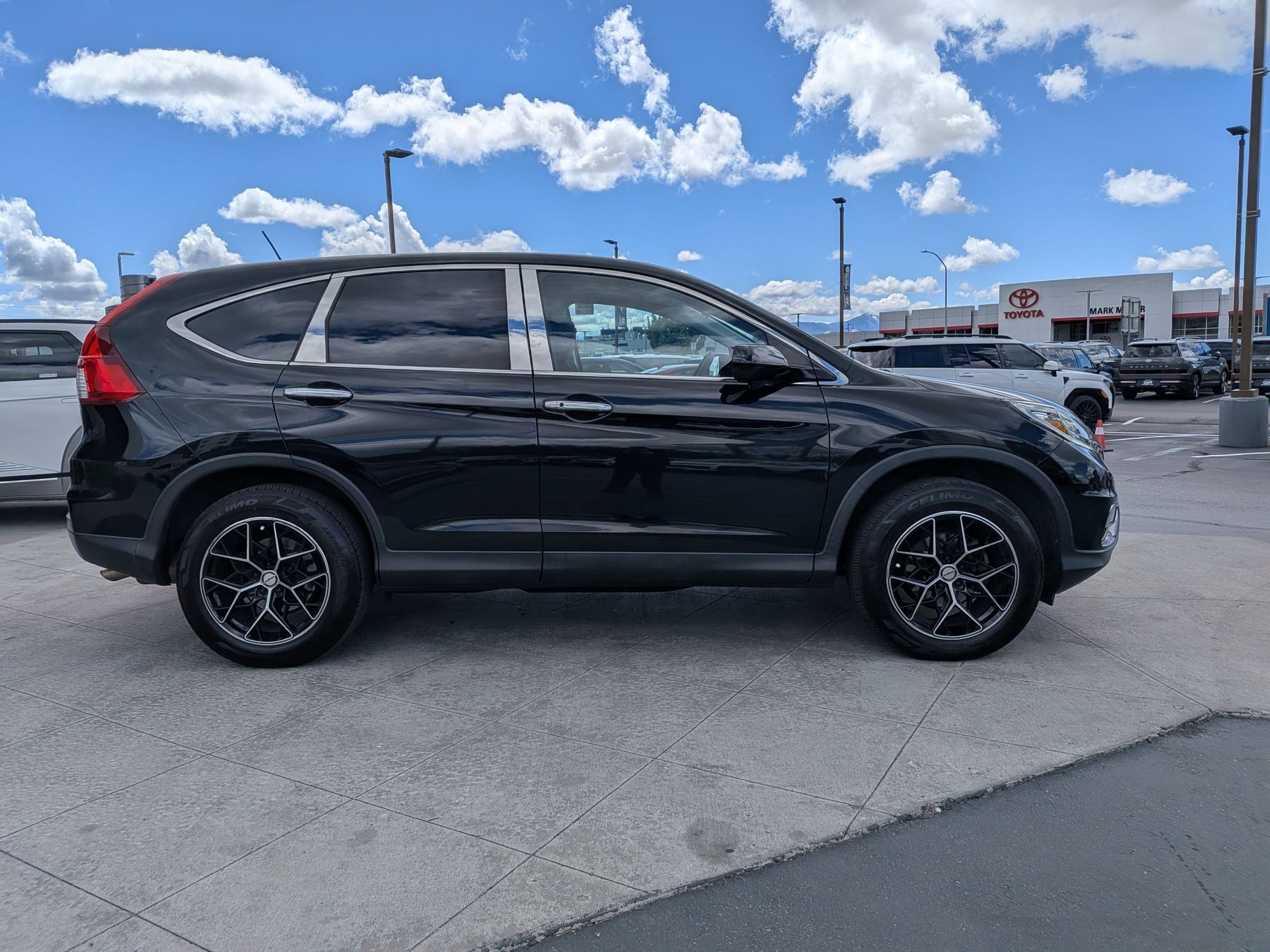 Used 2016 Honda CR-V EX image 2