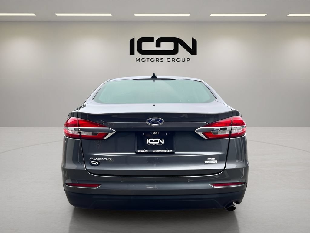 Used 2019 Ford Fusion SE FWD image 4