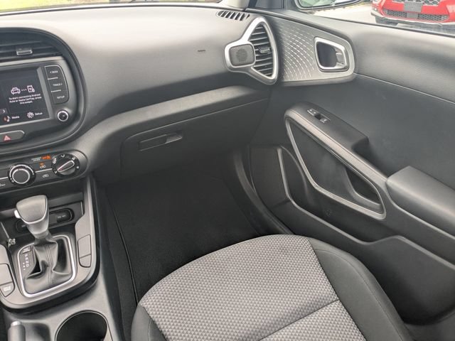 Certified 2025 Kia Soul LX w/ LX Technology Package FWD image 16