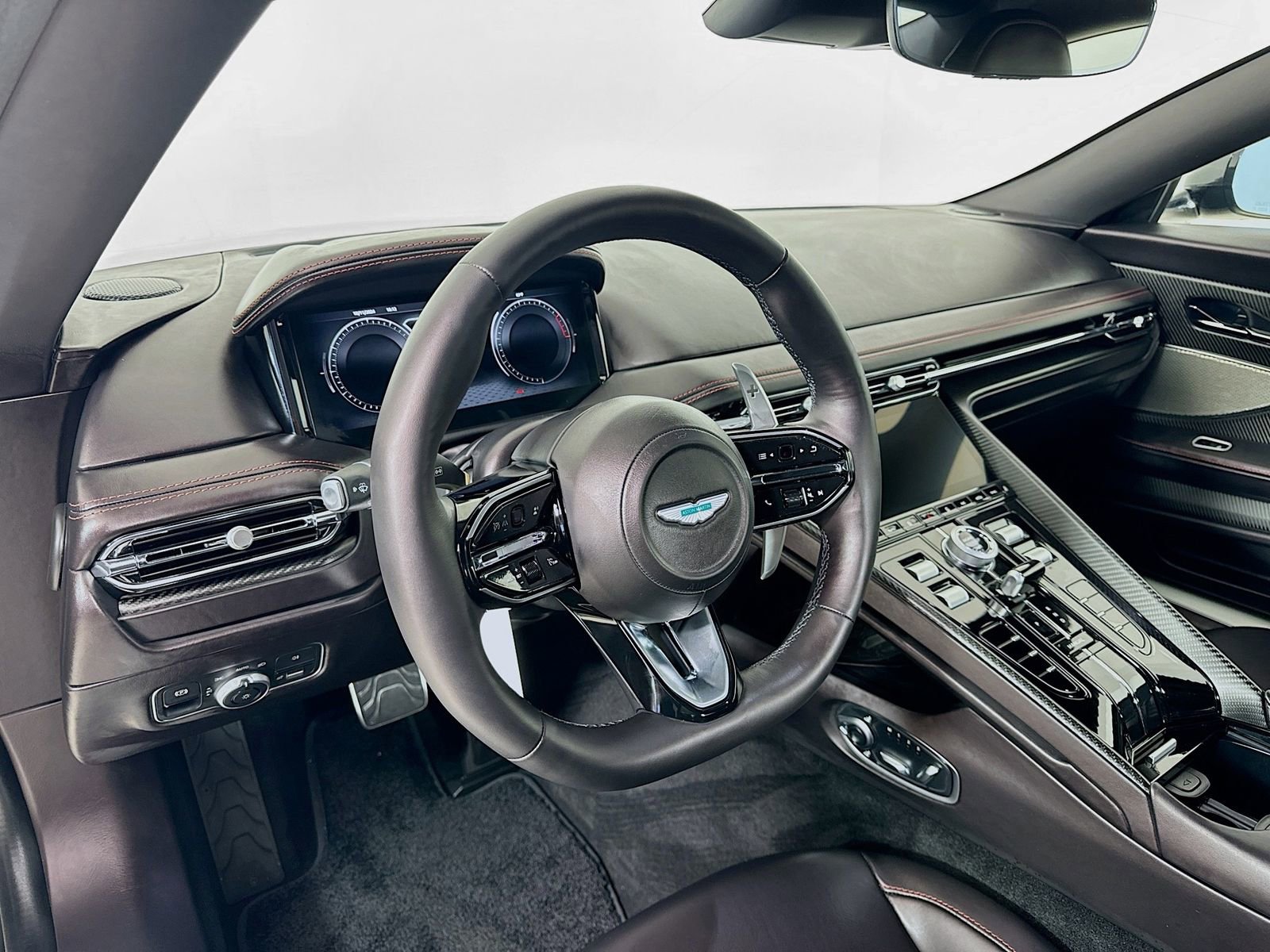 Used 2025 Aston Martin DB12 Coupe RWD image 10