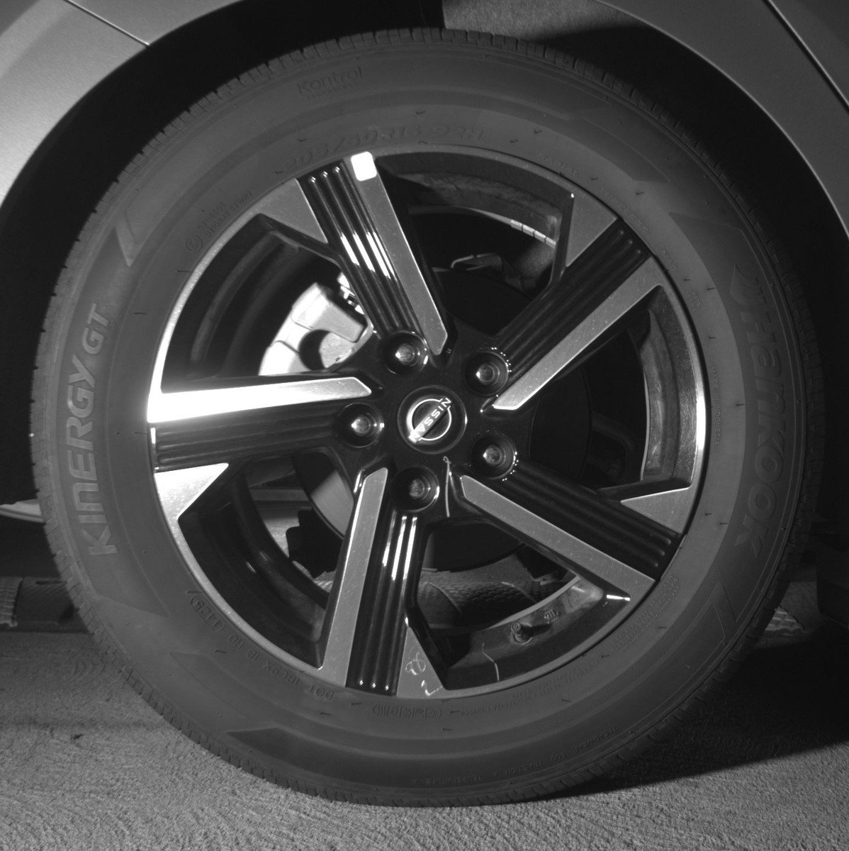 Used 2025 Nissan Sentra SV FWD image 15