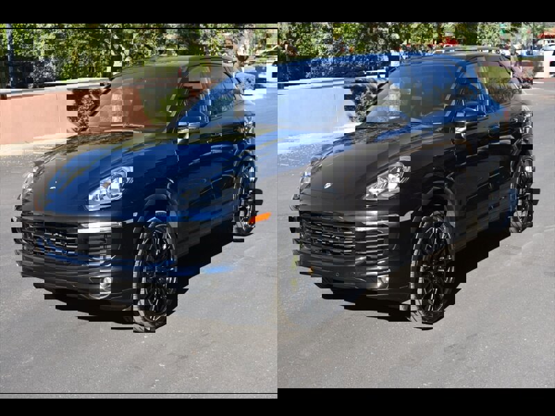 Used 2017 Porsche Cayenne S w/ Premium Package image 3