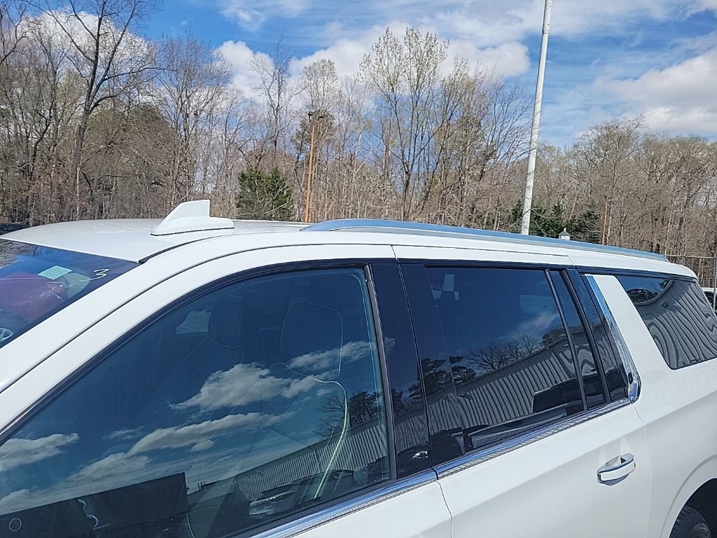 Used 2023 Chevrolet Suburban Premier image 16