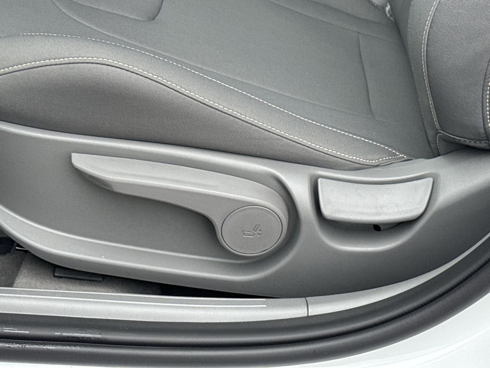 New 2026 Hyundai Elantra Sport FWD image 14