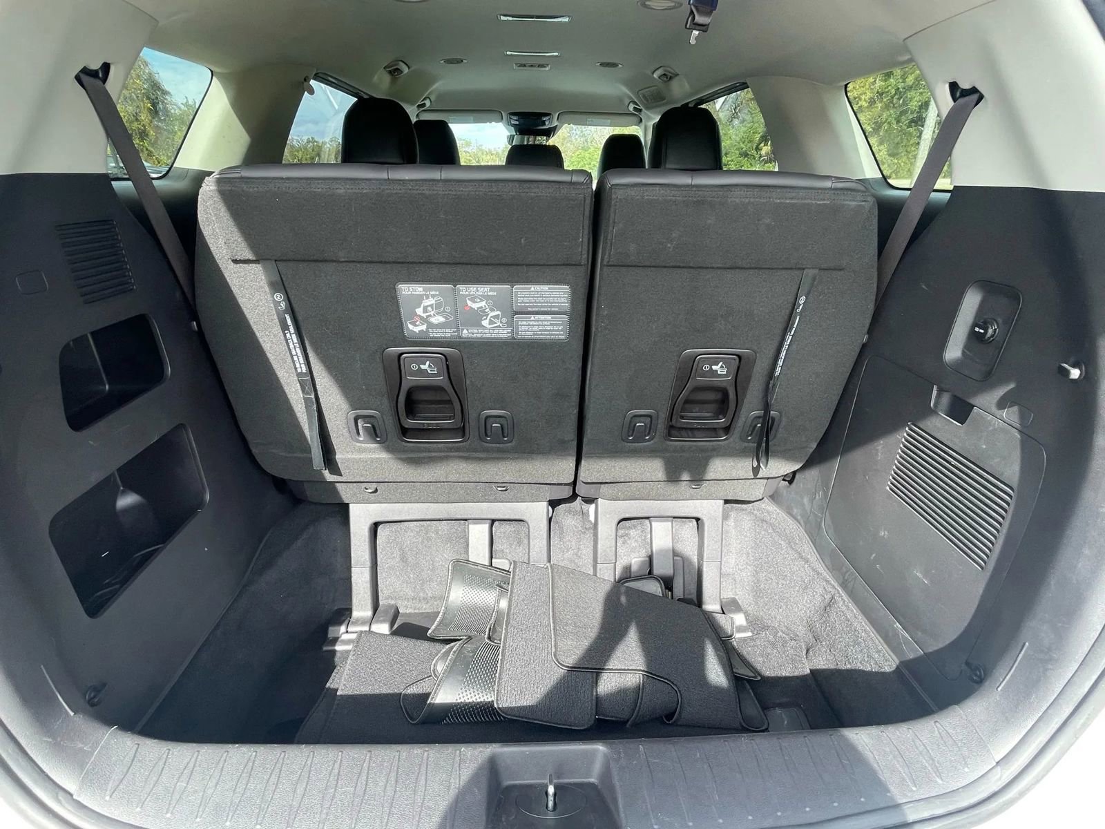 Used 2022 Kia Carnival LX image 12