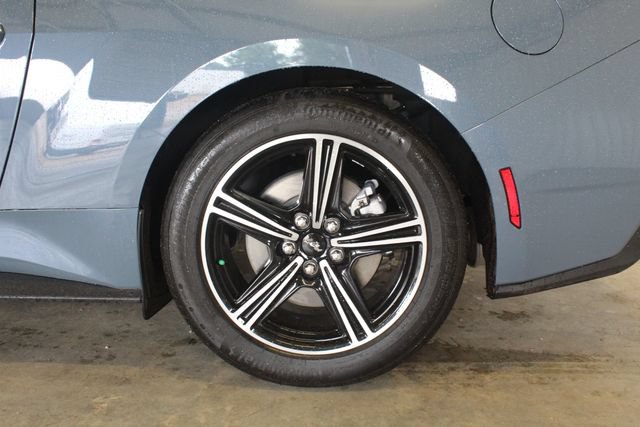 Used 2025 Ford Mustang Coupe RWD image 25