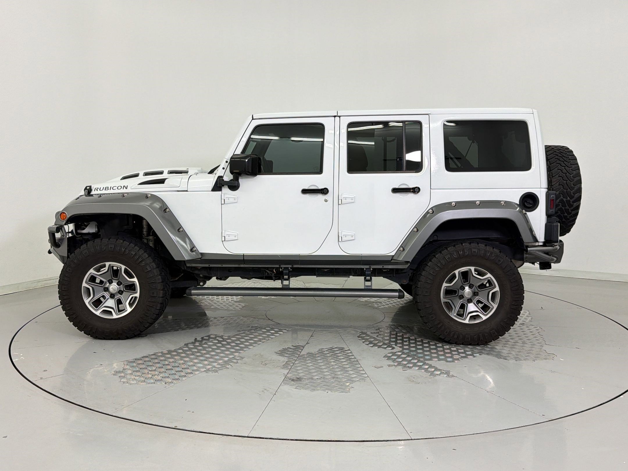 Used 2018 Jeep Wrangler Unlimited Rubicon w/ Connectivity Group AWD/4WD image 2