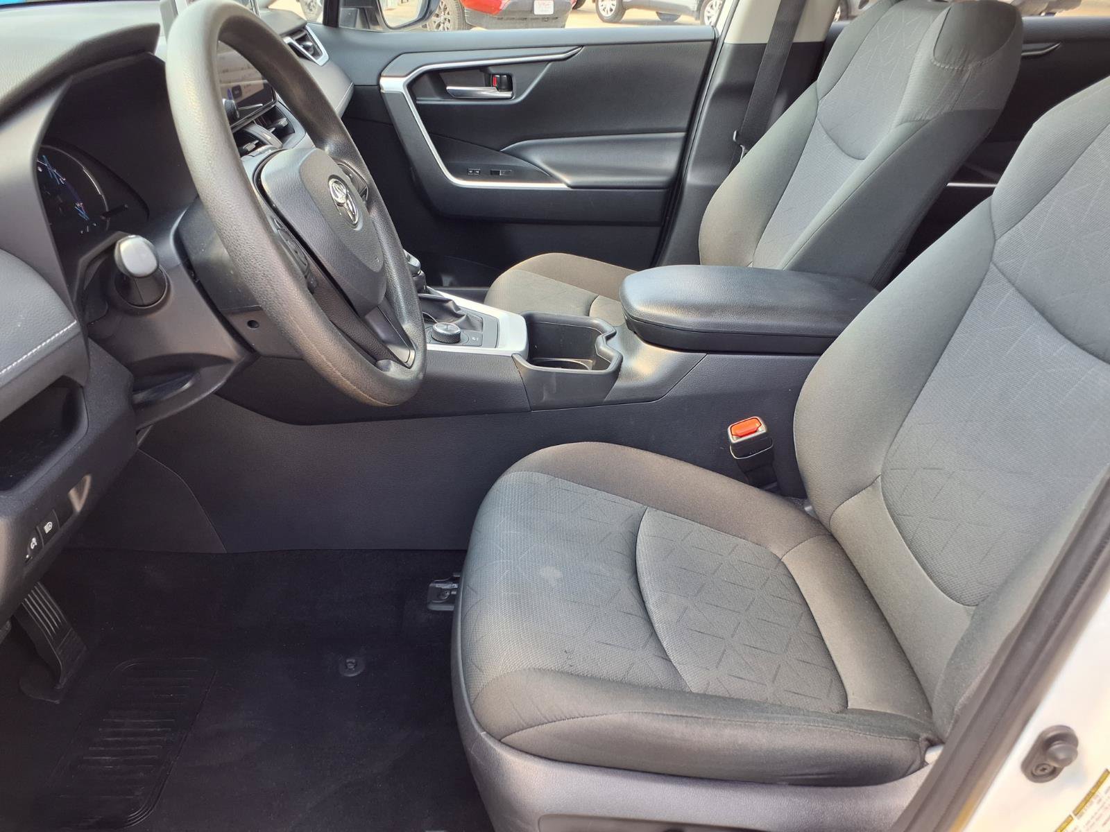 Used 2025 Toyota RAV4 XLE AWD/4WD image 12