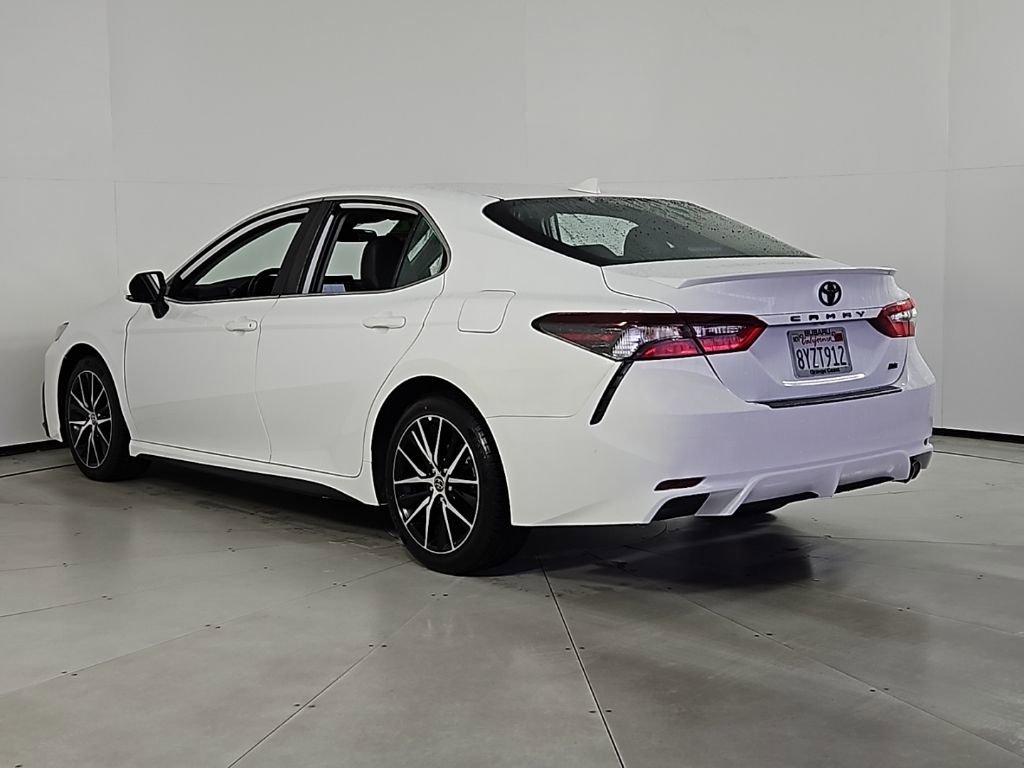 Used 2022 Toyota Camry SE image 9