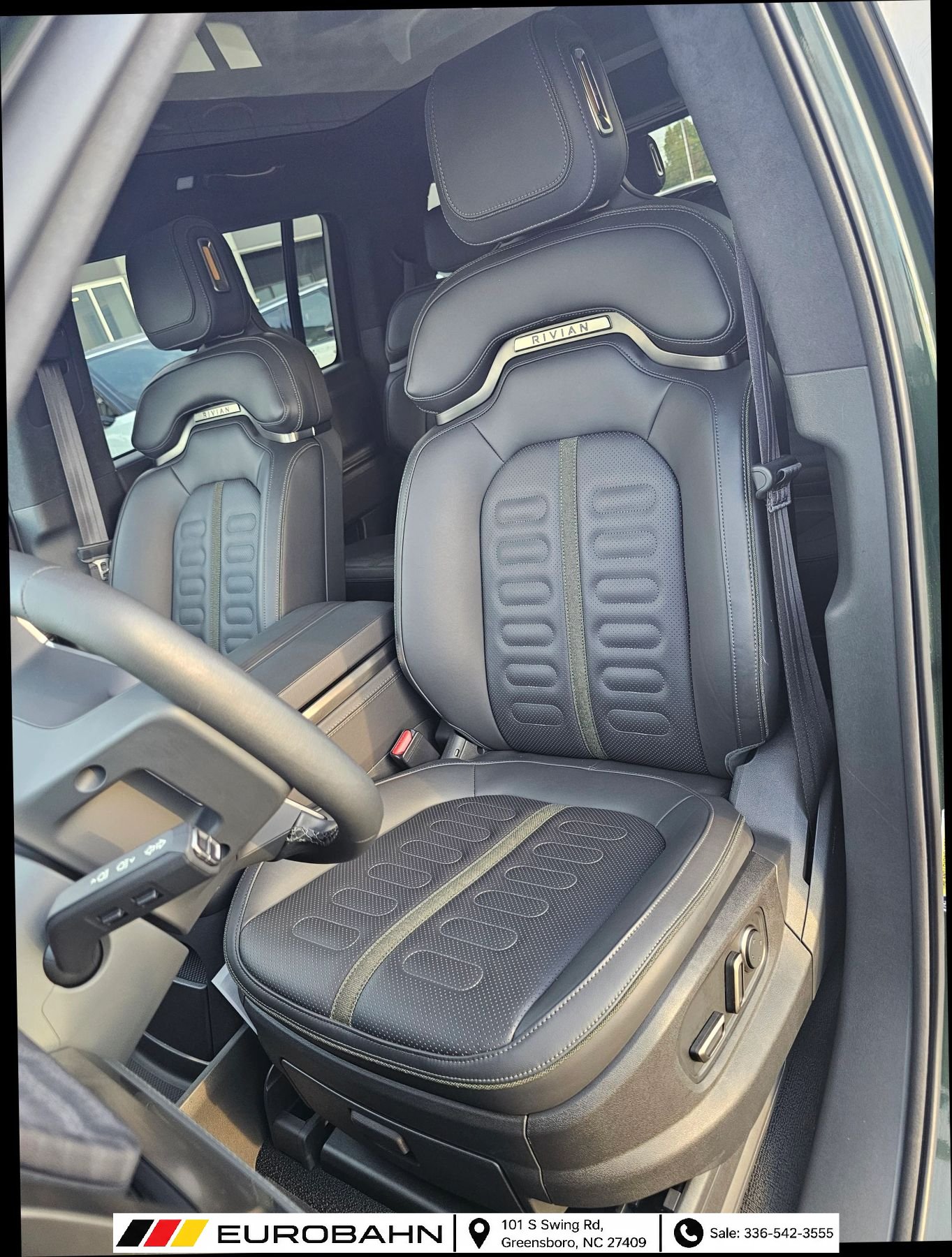 Used 2025 Rivian R1S Adventure Dual AWD/4WD image 10