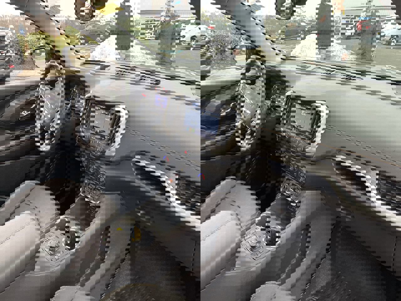 Used 2020 GMC Terrain SLT w/ Preferred Package image 28