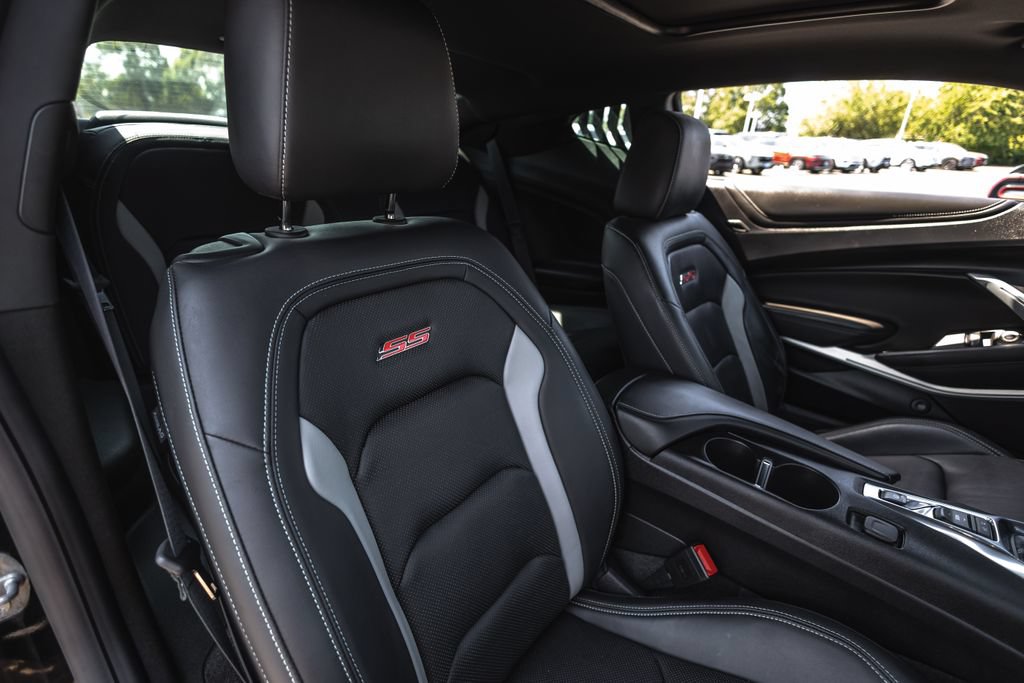 Used 2021 Chevrolet Camaro SS RWD image 23