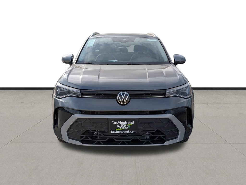 New 2026 Volkswagen Taos SE FWD image 2