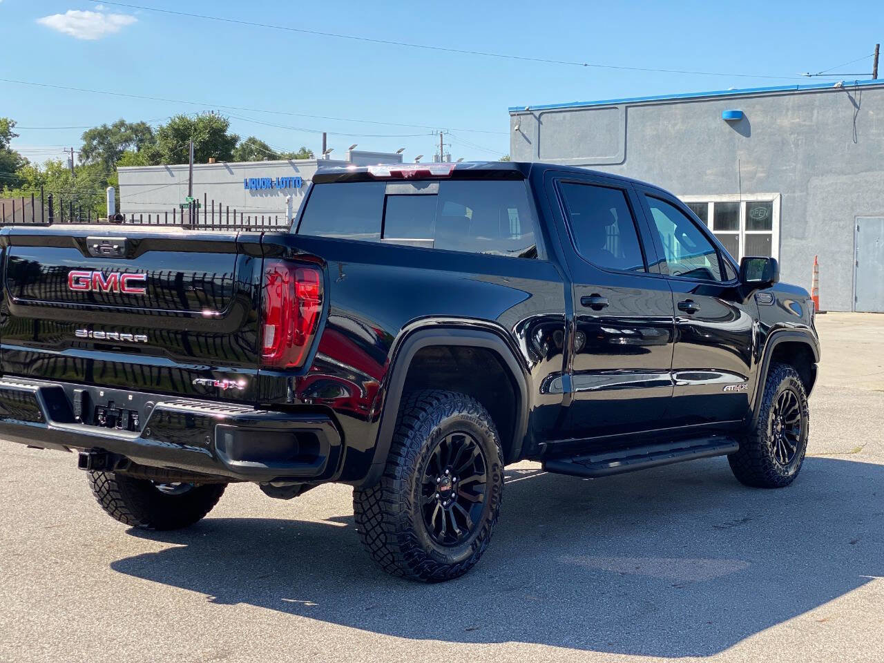 Used 2023 GMC Sierra 1500 AT4X image 4