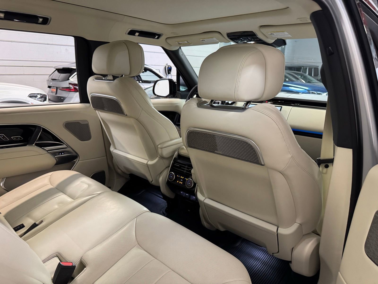 Used 2025 Land Rover Range Rover Long Wheelbase Autobiography image 24