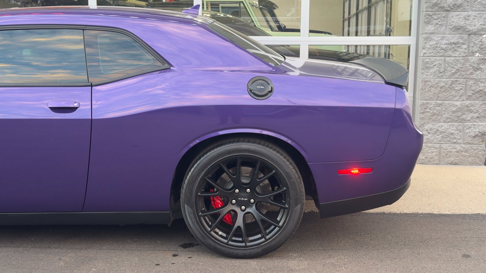 Used 2016 Dodge Challenger SRT Hellcat RWD image 5