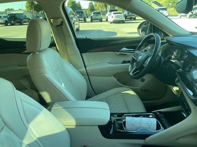 Used 2022 Buick Envision Avenir w/ Technology Package II FWD image 8
