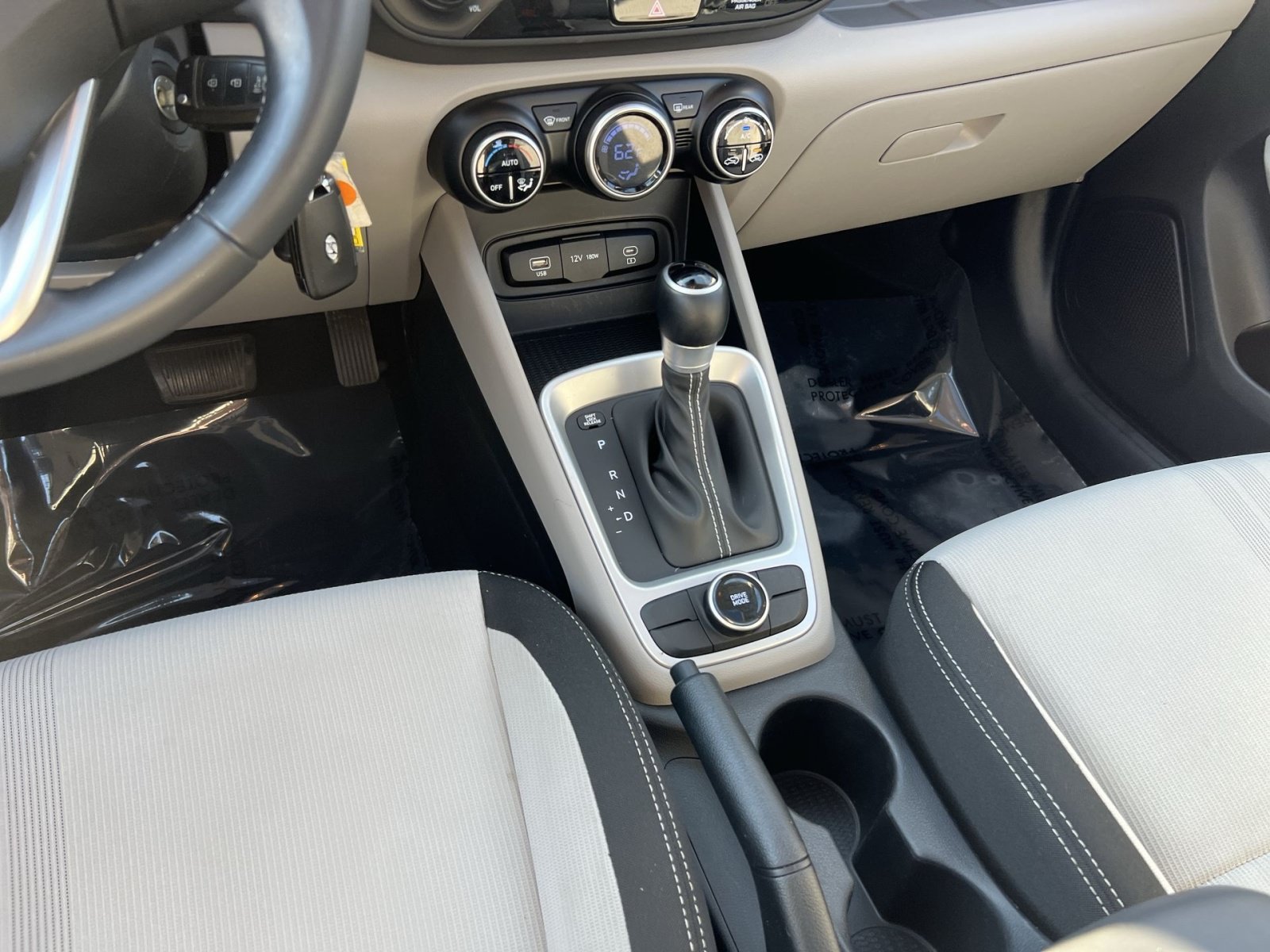 Used 2023 Hyundai Venue SEL w/ Cargo Package FWD image 21