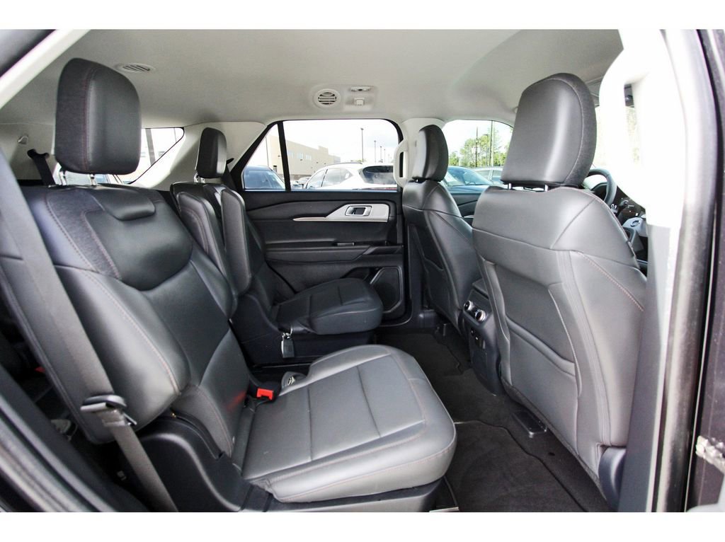 Used 2025 Ford Explorer Active w/ Active Comfort Package image 11
