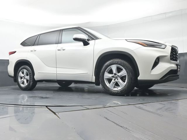 Used 2021 Toyota Highlander LE AWD/4WD image 34