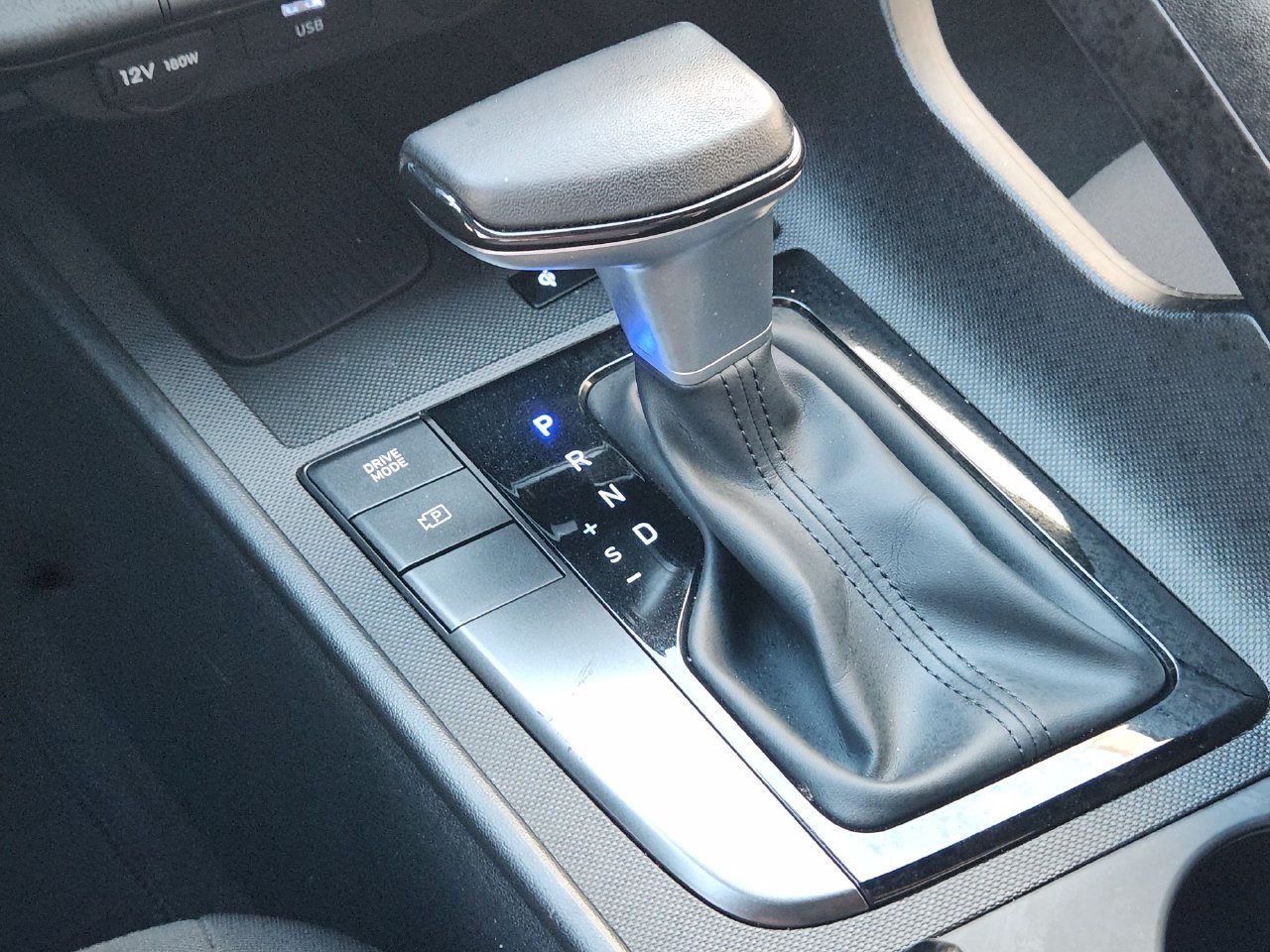 Used 2025 Hyundai Elantra Sport FWD image 18
