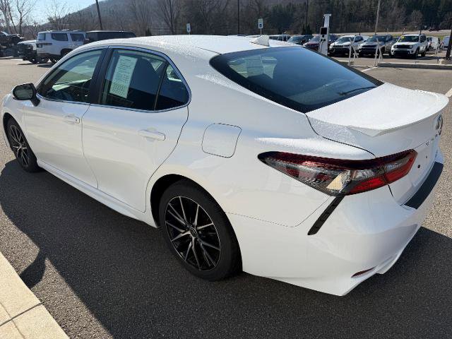 Used 2023 Toyota Camry SE image 4