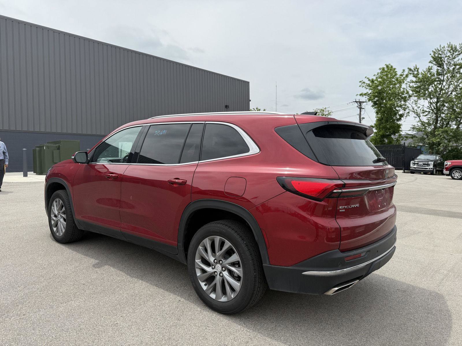 Used 2025 Buick Enclave Preferred AWD/4WD image 5