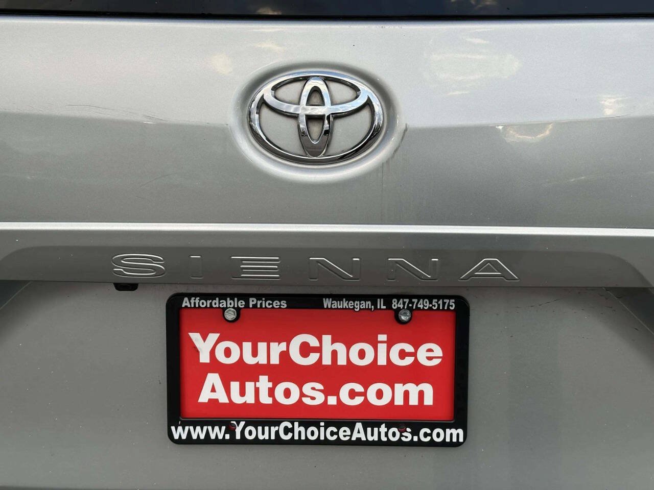 Used 2020 Toyota Sienna XLE w/ XLE Navigation Package FWD image 41