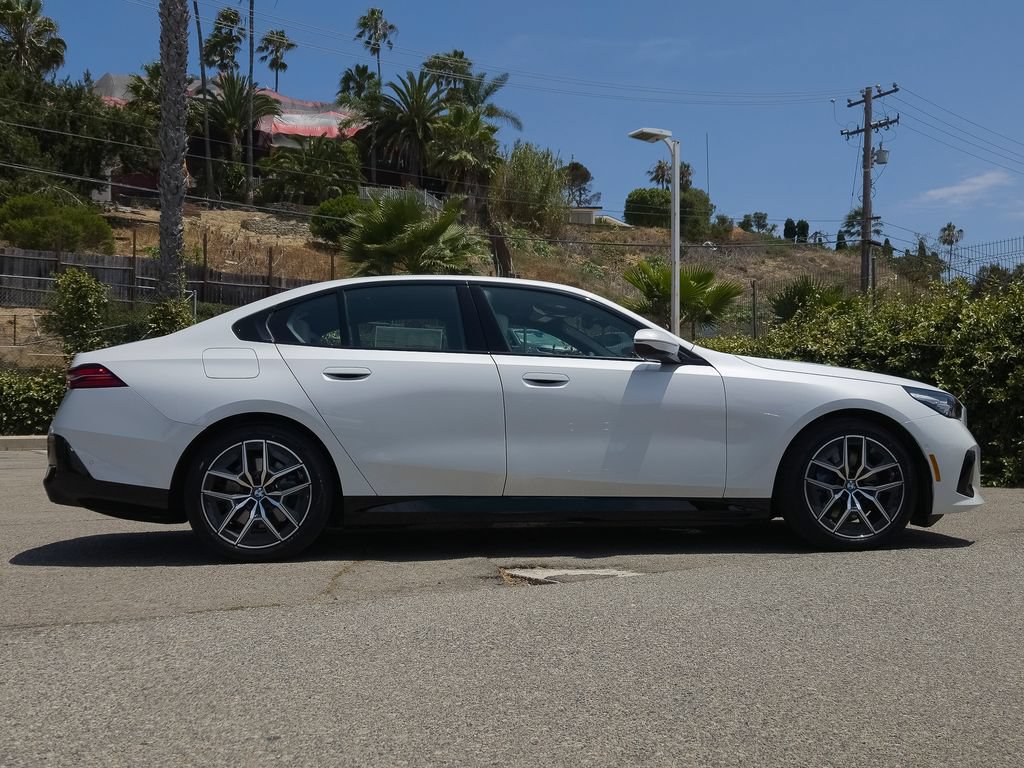 New 2027 BMW i5 eDrive40 w/ M Sport Package RWD image 3