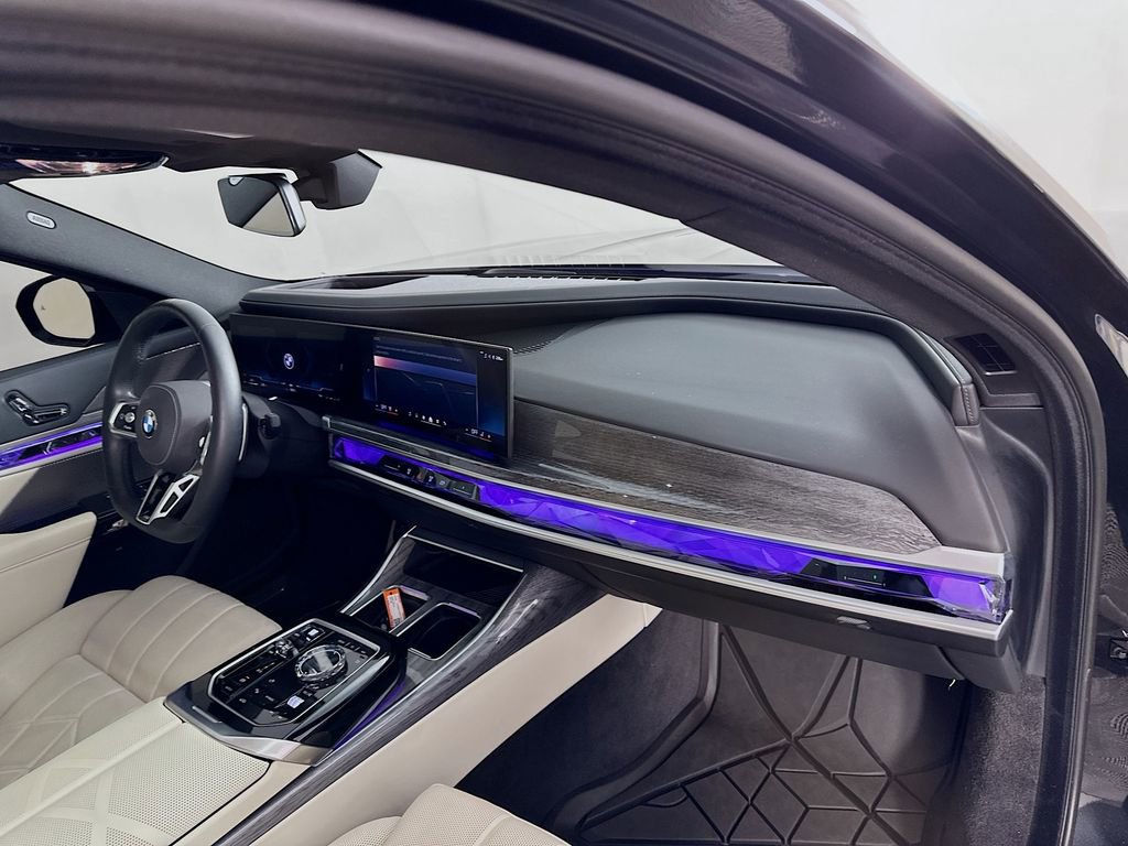 Used 2024 BMW 760i xDrive image 37