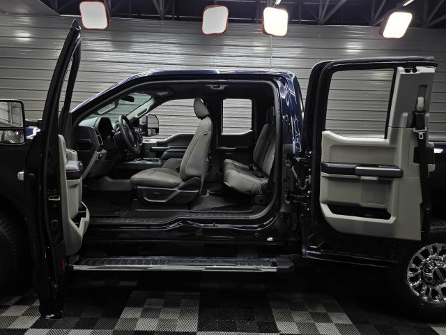 Used 2022 Ford F350 XLT w/ XLT Premium Package AWD/4WD image 20