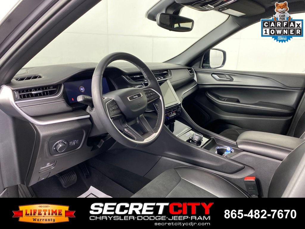 Used 2023 Jeep Grand Cherokee Altitude AWD/4WD image 11