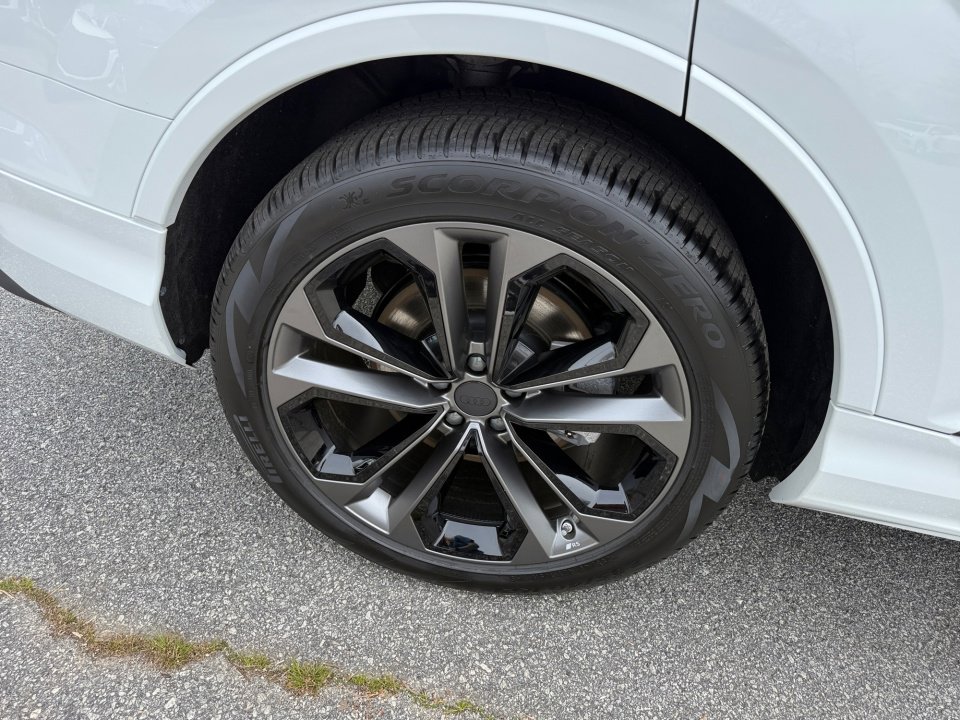 New 2026 Audi Q7 3.0T Premium Plus AWD/4WD image 23