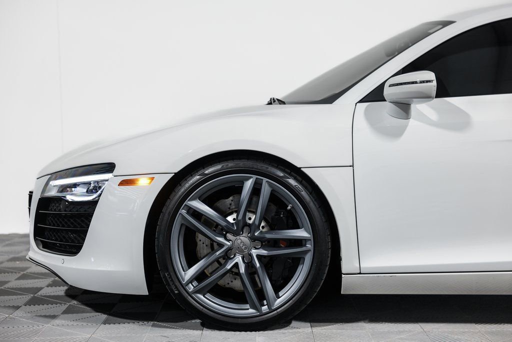 Used 2015 Audi R8 V8 w/ Extended Leather Package image 13