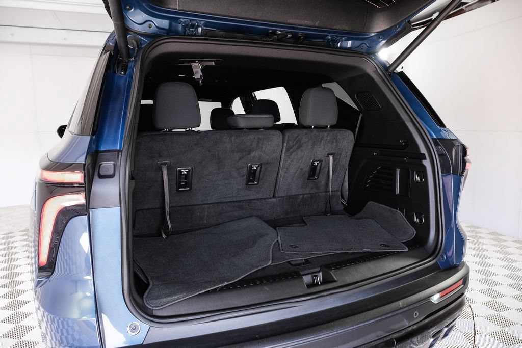Used 2024 Chevrolet Traverse LT w/ Midnight/Sport Edition FWD image 55