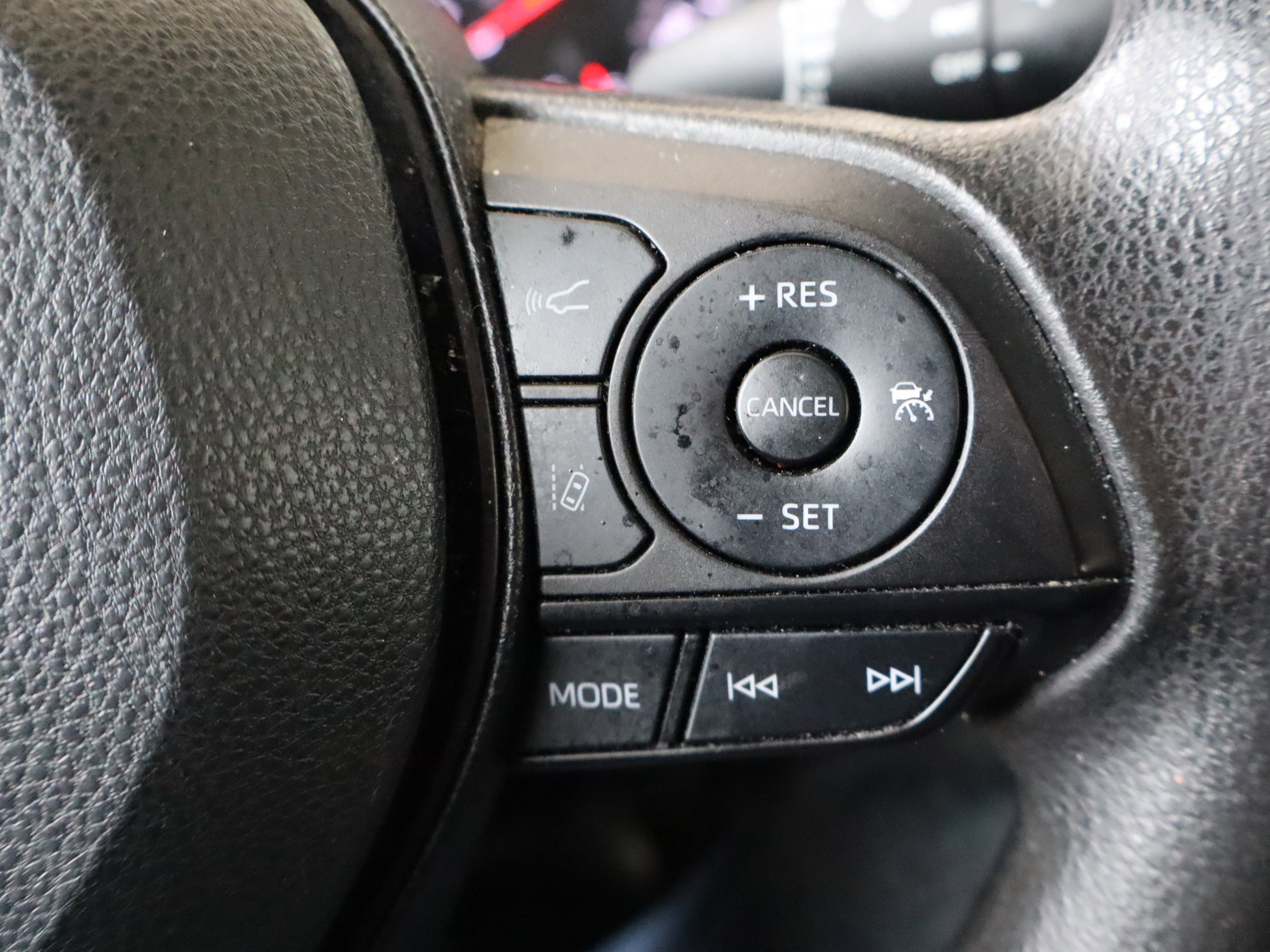 Used 2022 Toyota RAV4 LE image 20