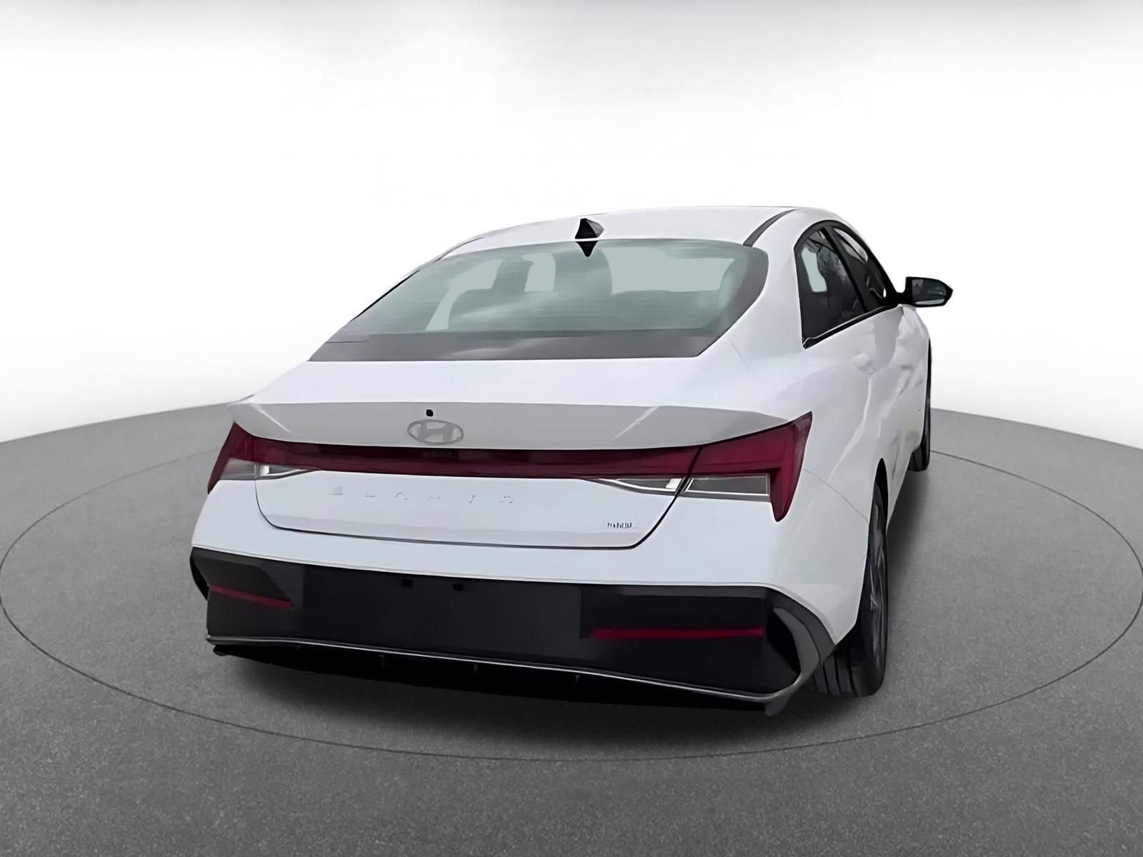 Used 2025 Hyundai Elantra Limited image 14