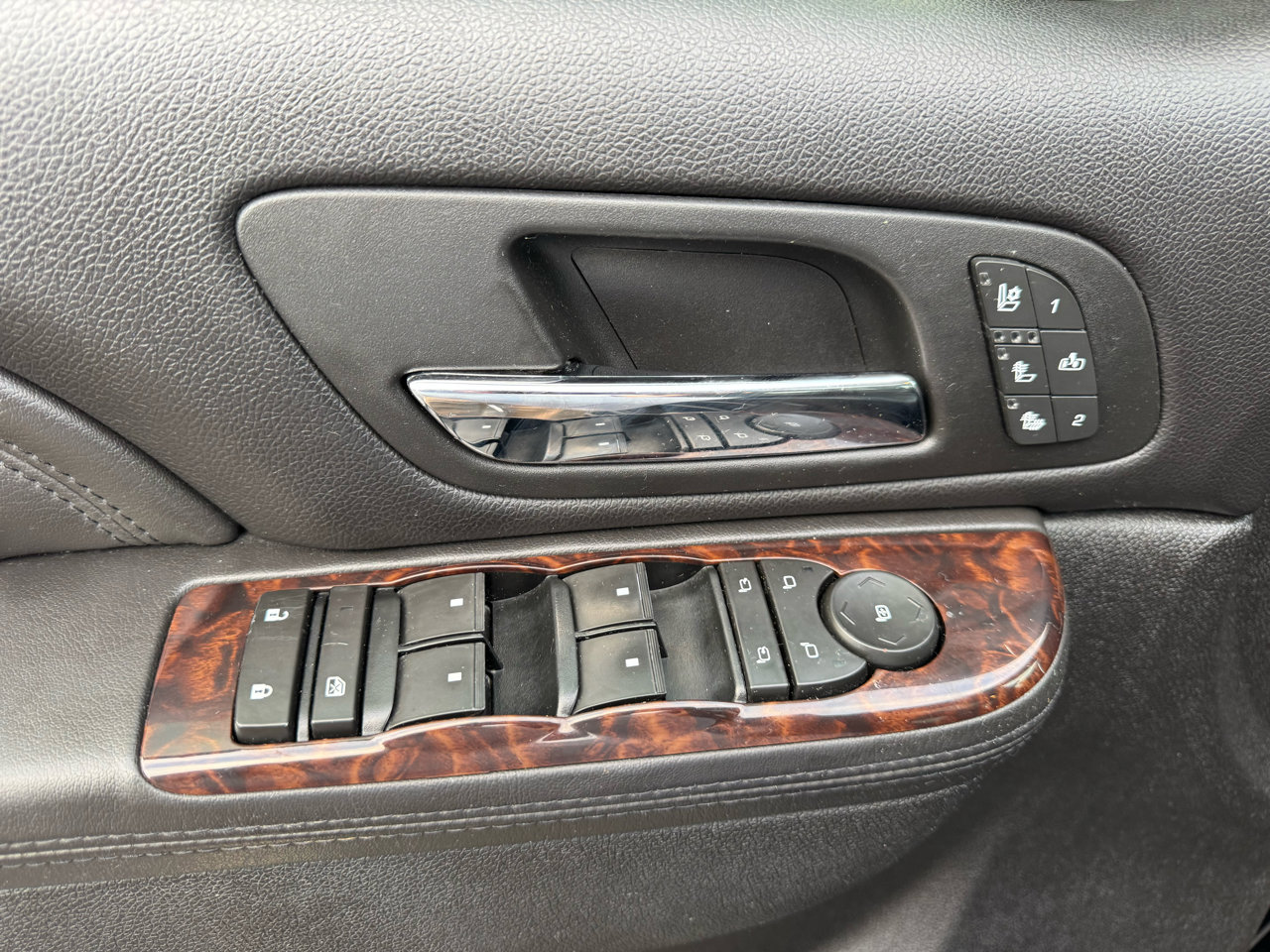 Used 2011 GMC Yukon XL Denali image 14