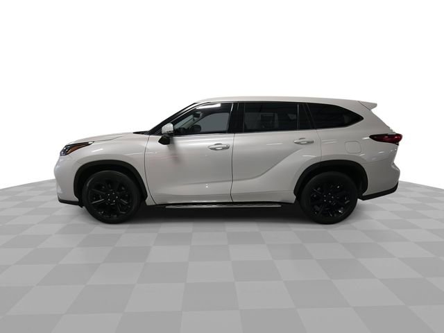 Used 2022 Toyota Highlander L FWD image 5