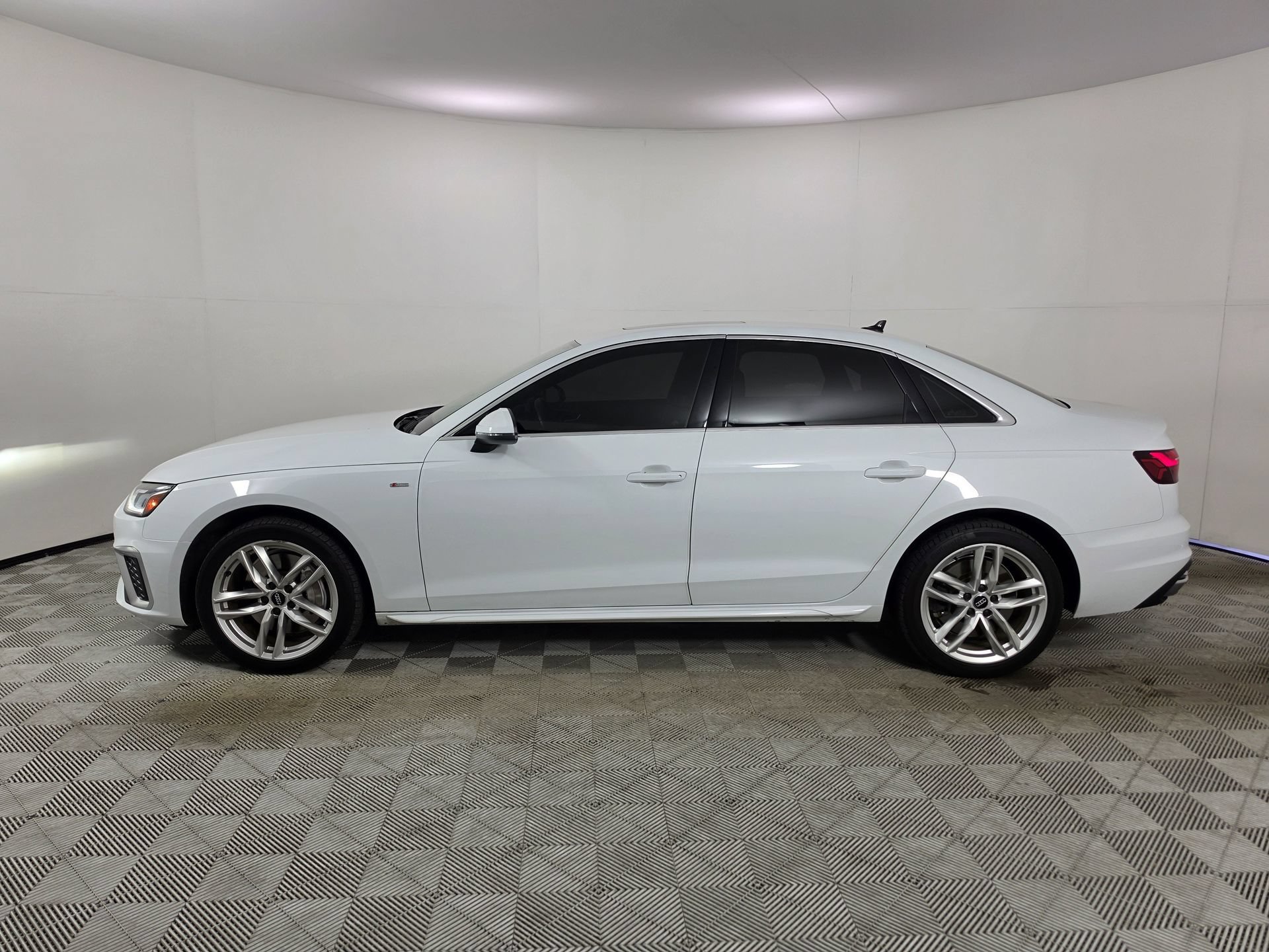 Used 2021 Audi A4 2.0T Premium w/ Convenience Package AWD/4WD image 4