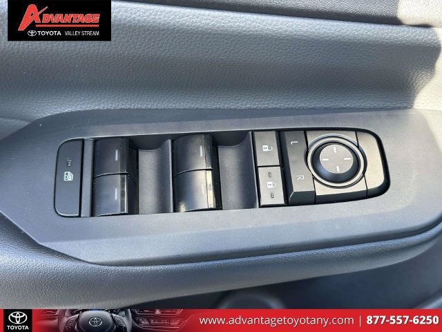 Used 2023 Toyota Prius LE AWD/4WD image 20