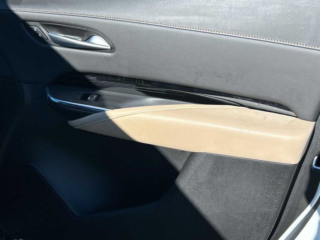 Certified 2024 Cadillac XT4 Luxury w/ Cold Weather Package image 22