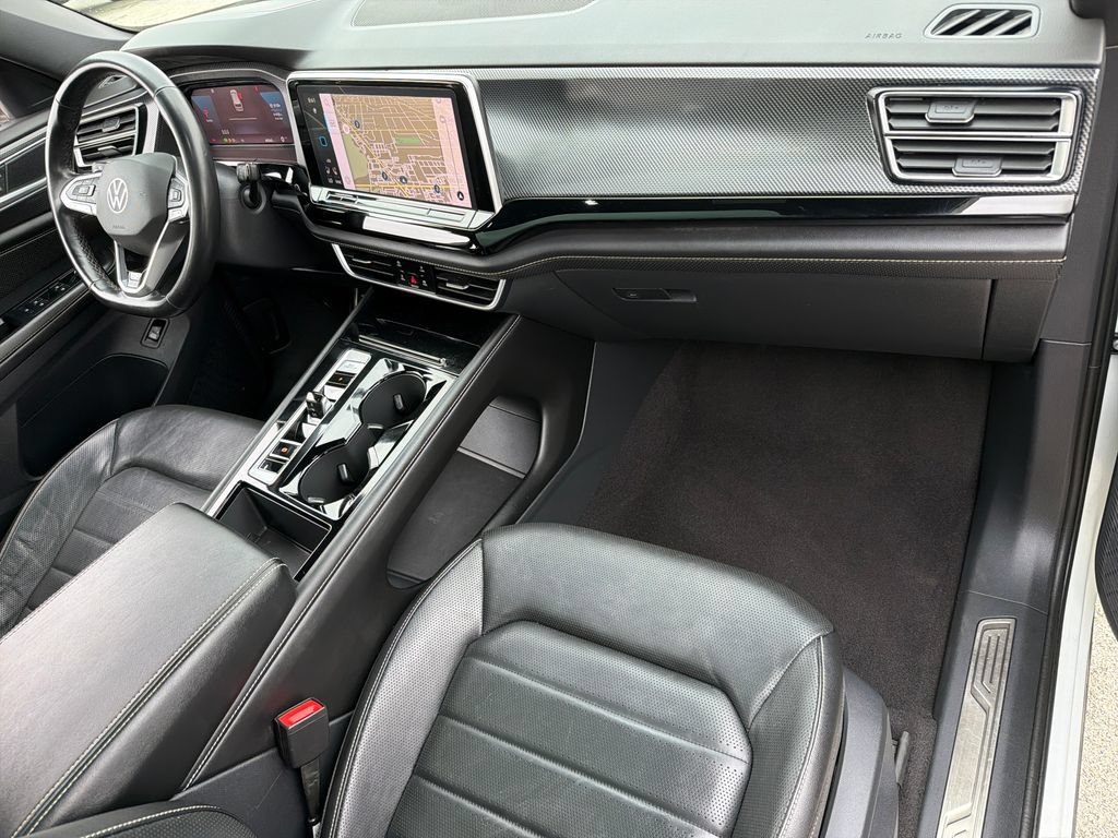 Certified 2024 Volkswagen Atlas Cross Sport SEL R-Line AWD/4WD image 28