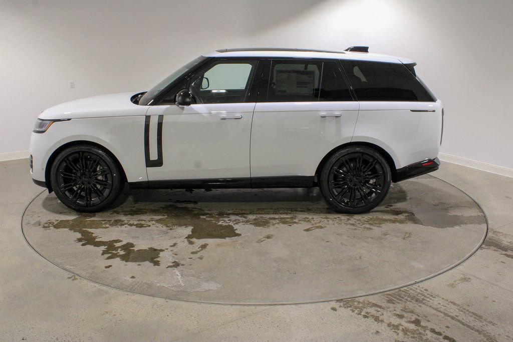 New 2026 Land Rover Range Rover SE image 2