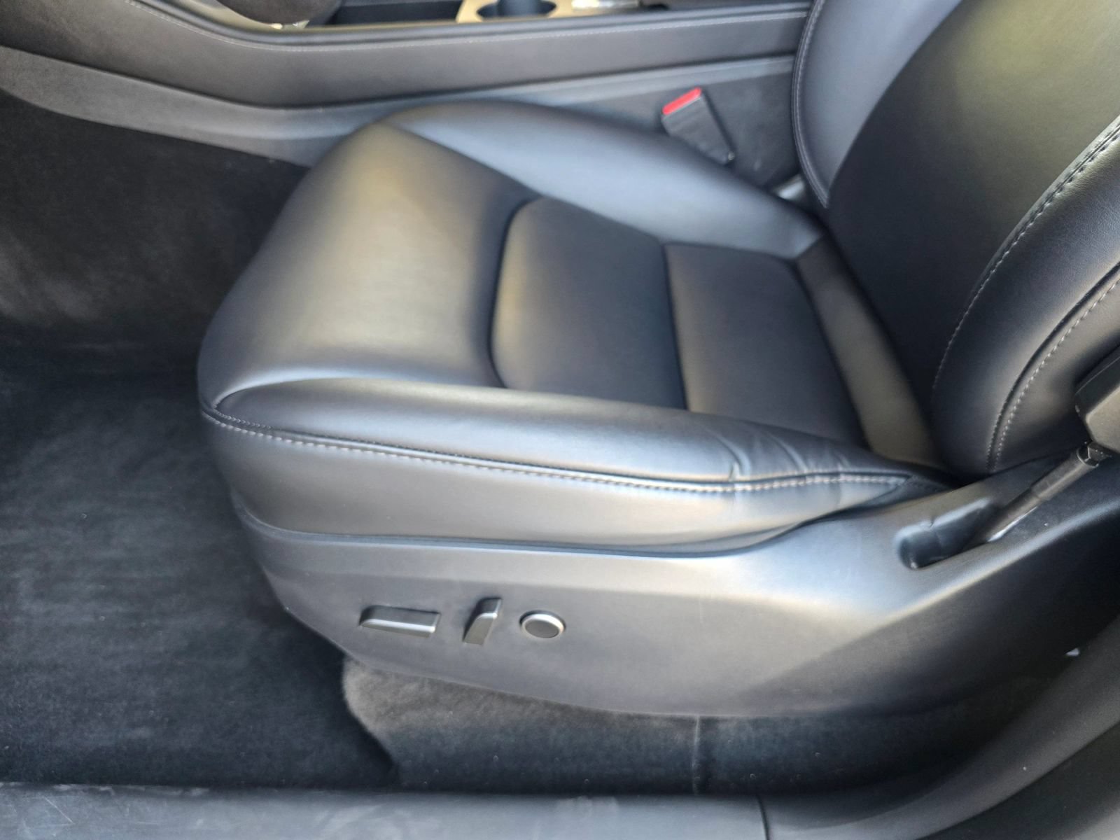 Used 2024 Tesla Model Y 2WD image 25