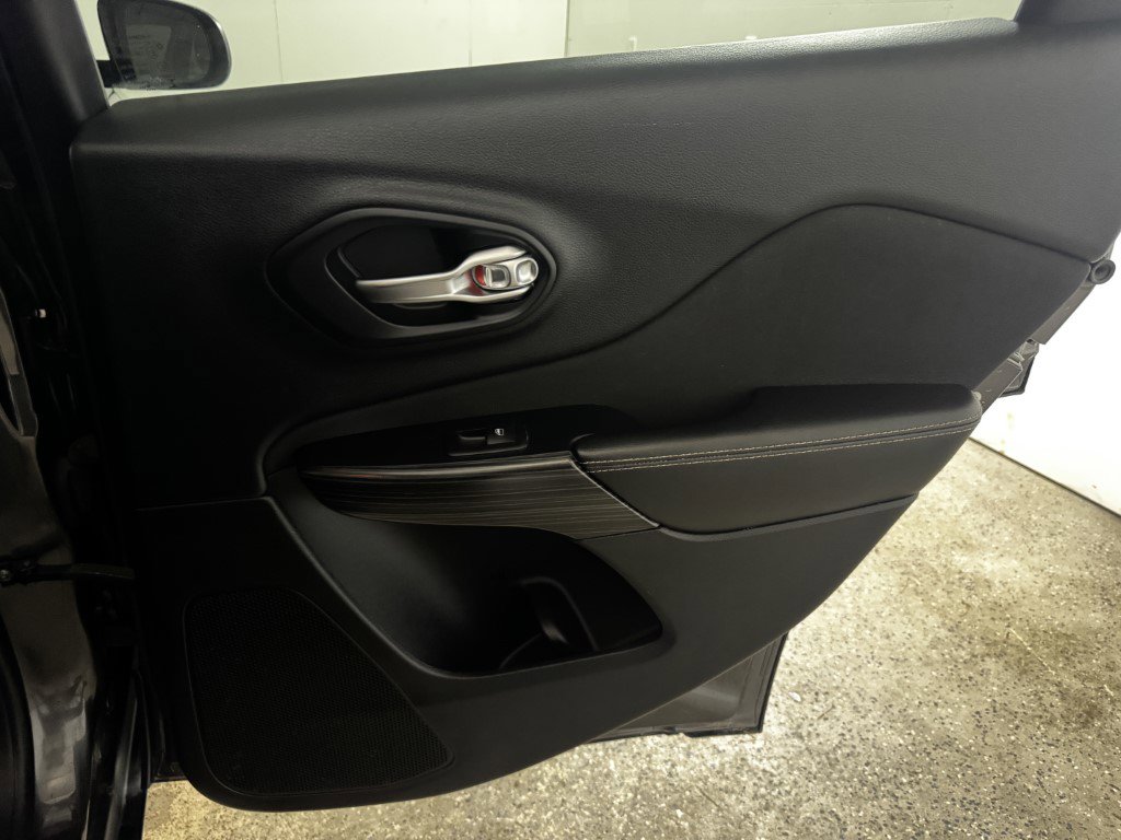 Used 2016 Jeep Cherokee Latitude w/ Comfort/Convenience Group image 71